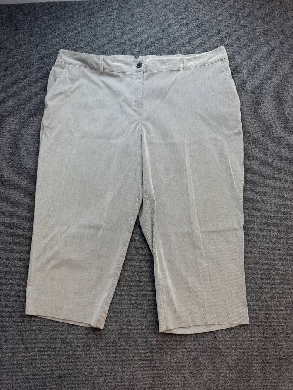 Counterparts Women's Plus Size 24W Black White Striped Capri Pants